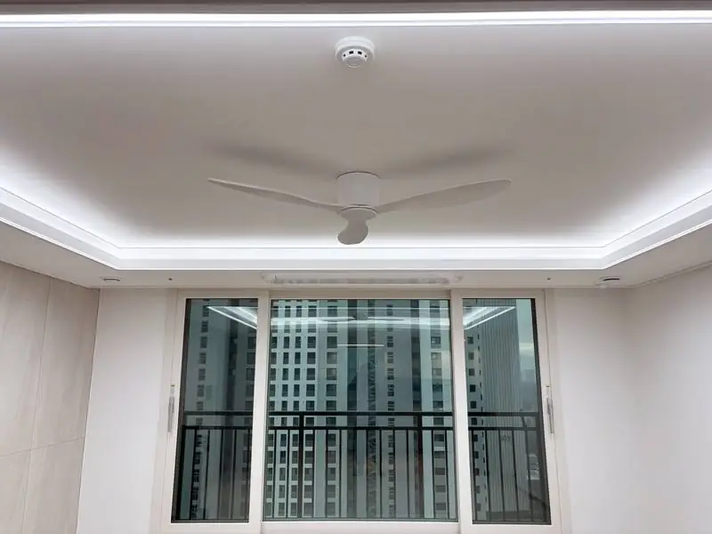 실링팬과 라운드 우물 간접조명